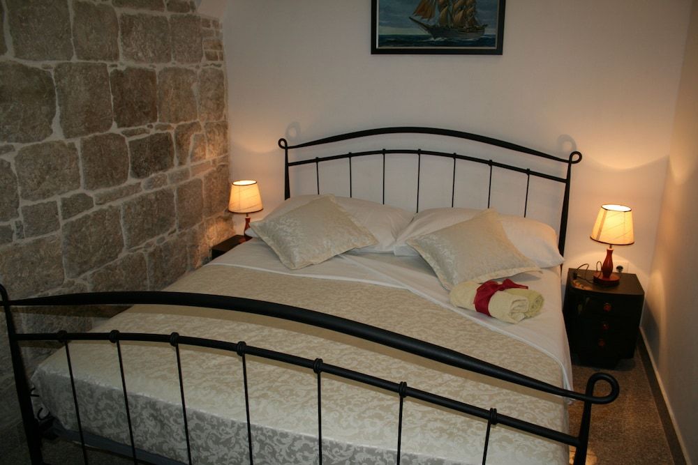 undefined Emily Rooms