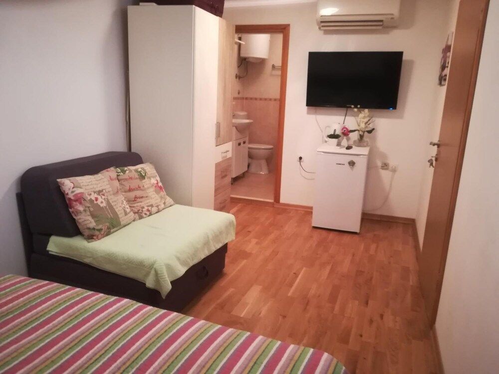 undefined Inchy Accommodation 8
