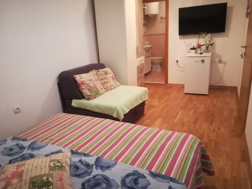 undefined Inchy Accommodation 6