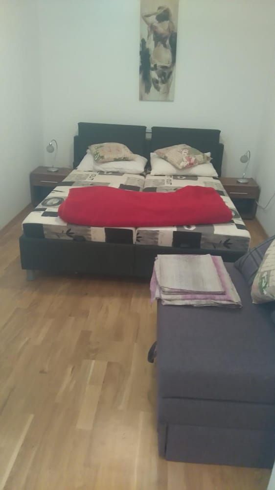 undefined Inchy Accommodation 7