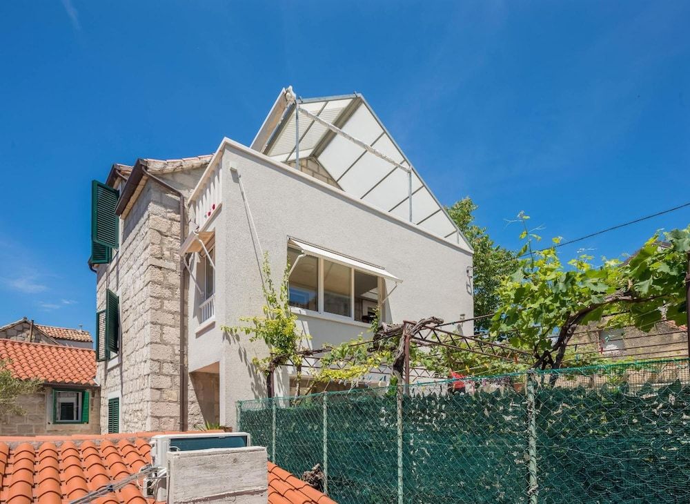 undefined Split Center Suites 7