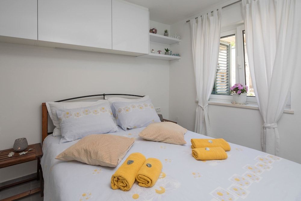 Split Center Suites Double Room 2