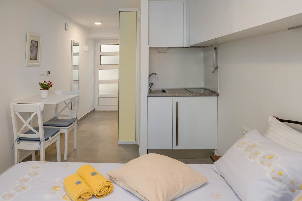 Split Center Suites Double Room 5