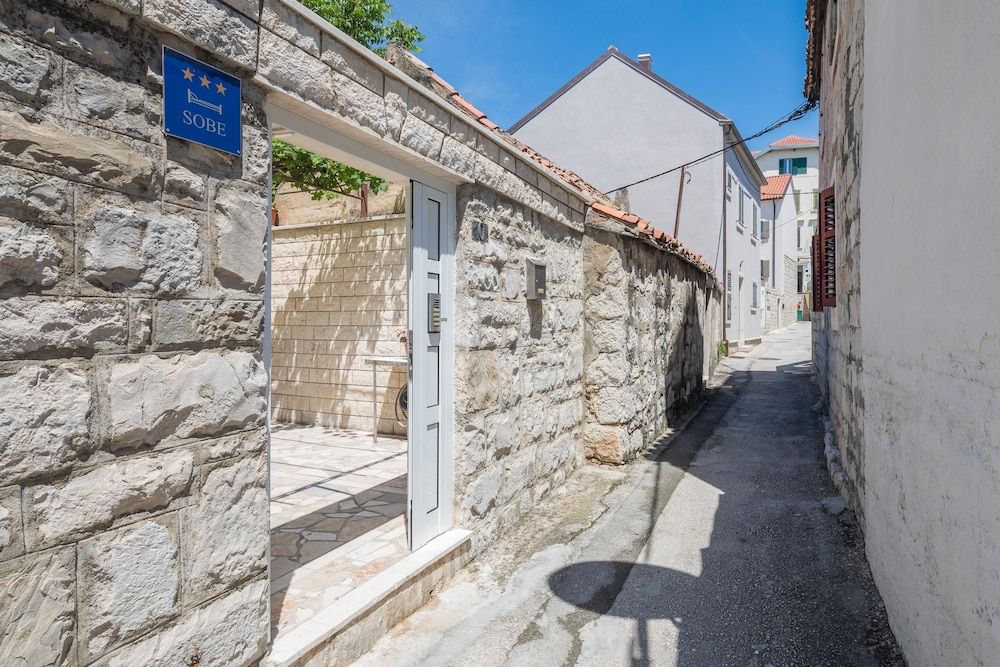 undefined Split Center Suites 4