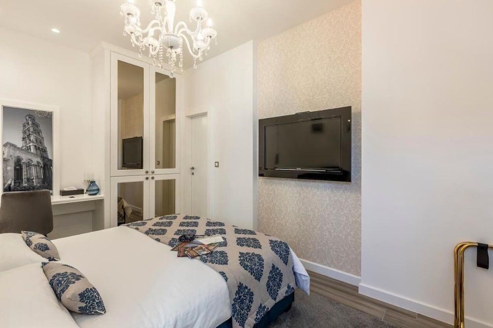 Elixir Luxury Rooms - in the old town Deluxe Double Room, Courtyard View (Lucija) 4