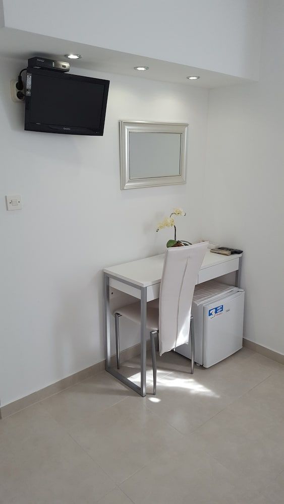 undefined Rooms Valentino 9