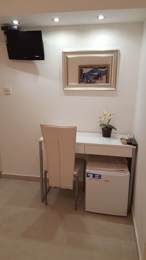 undefined Rooms Valentino 10