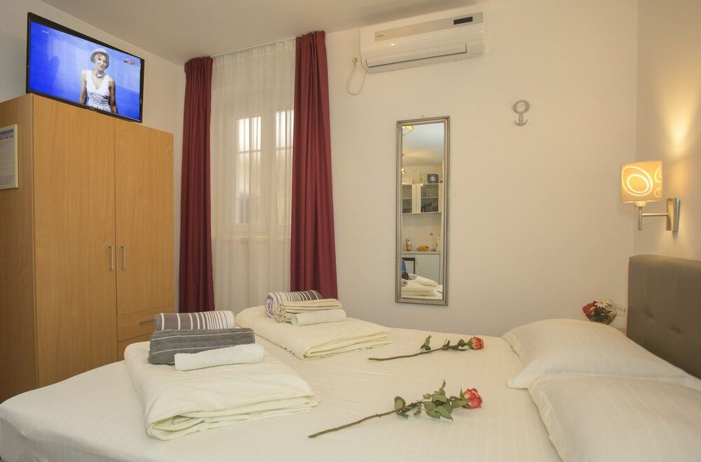 Guesthouse Aleto Double Room 8