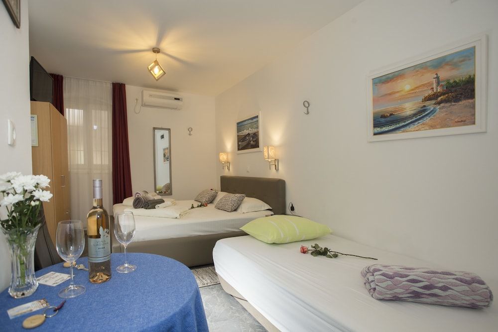 Guesthouse Aleto Double Room 4