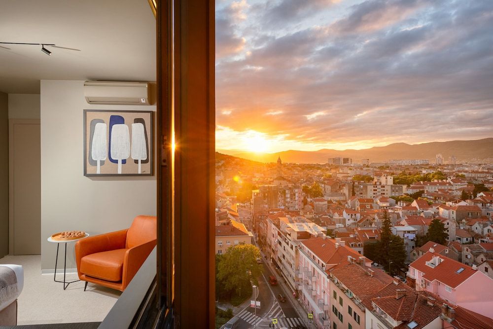 undefined Royal Suites Sky 9