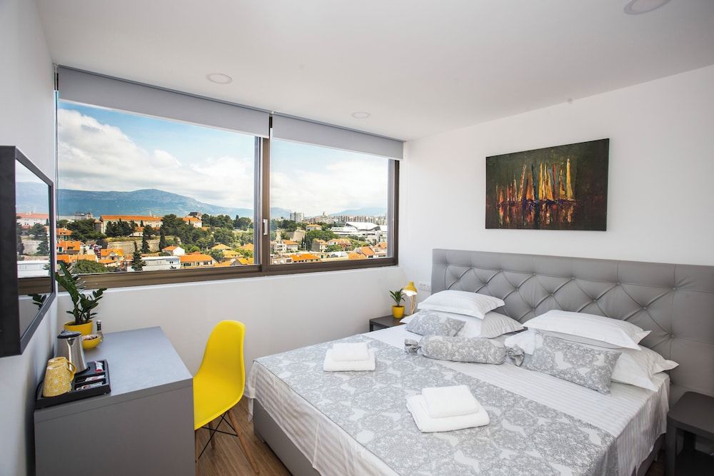 undefined Royal Suites Sky 4