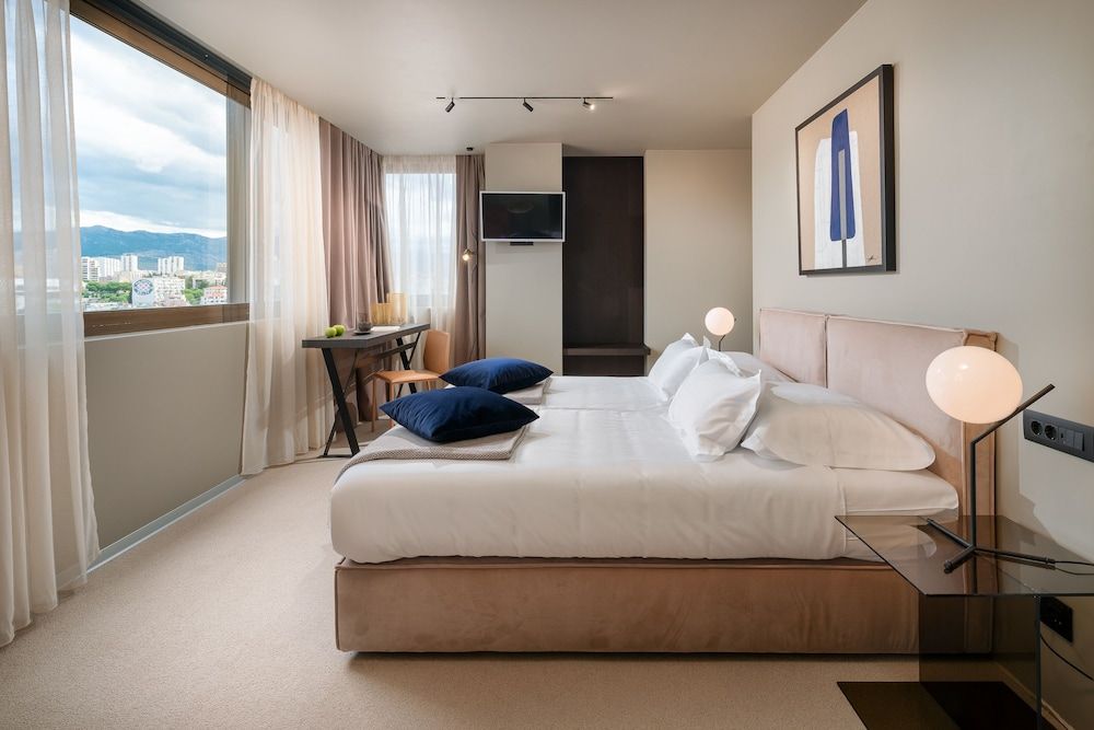 undefined Royal Suites Sky 2
