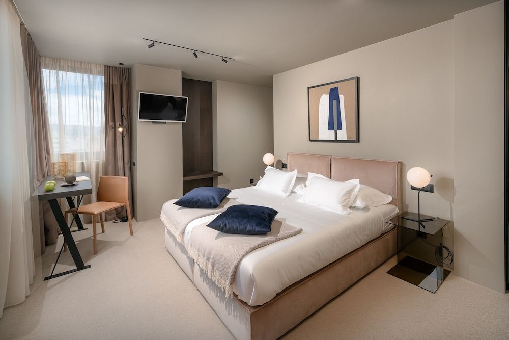 undefined Royal Suites Sky 5