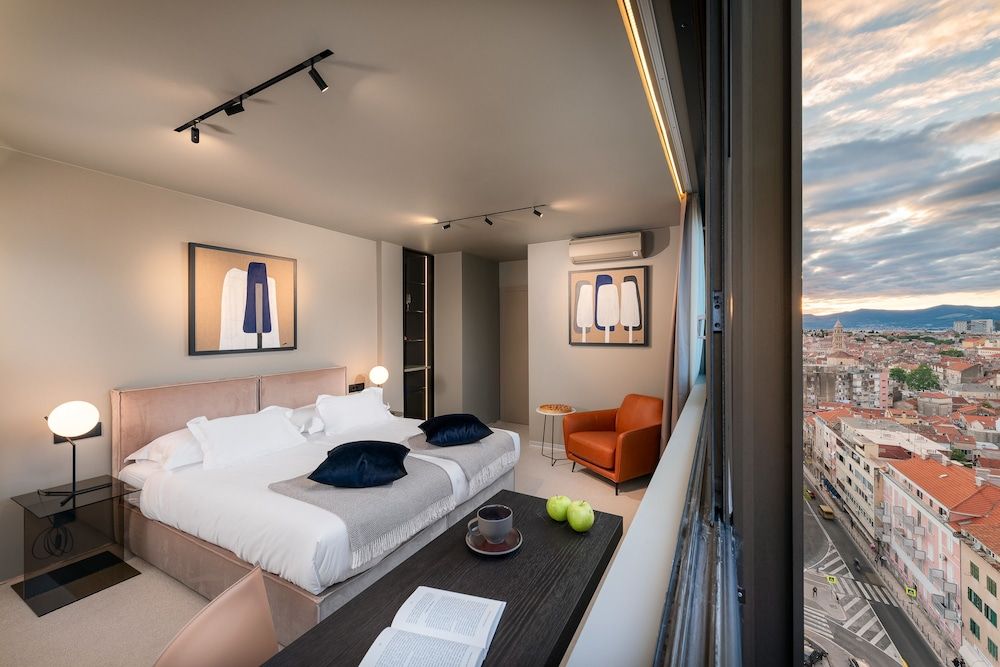undefined Royal Suites Sky 6