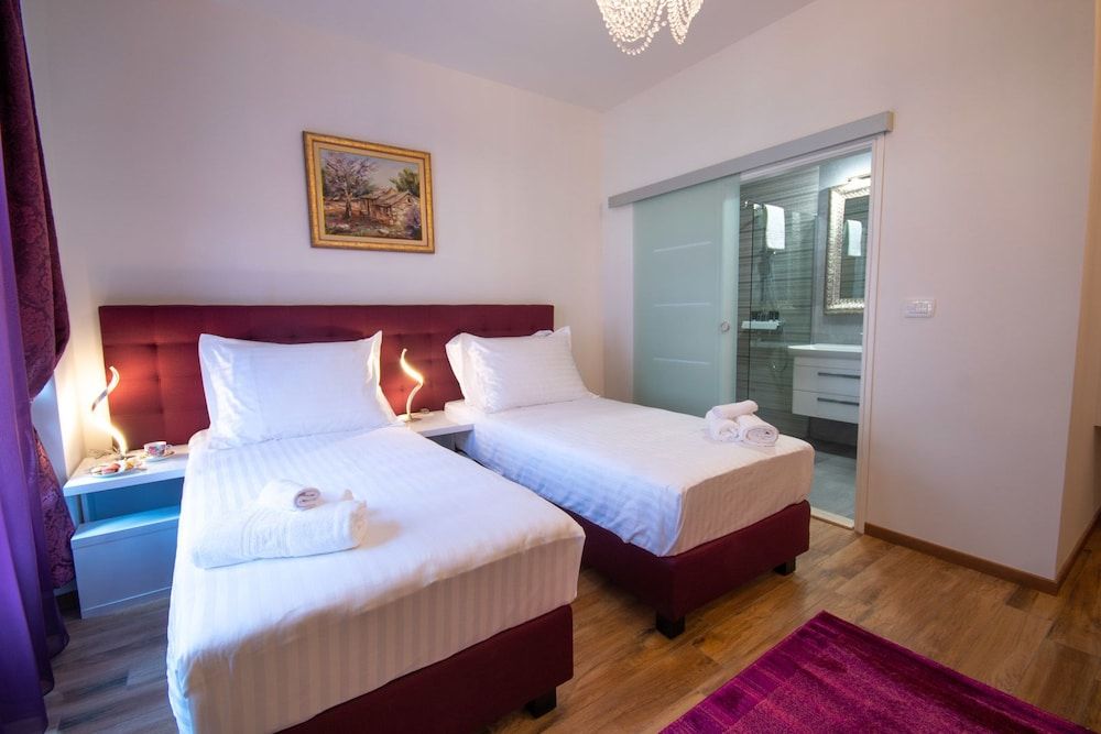 Center Luxury Rooms 2 Deluxe Double Room, Private Bathroom (Room 4) 2