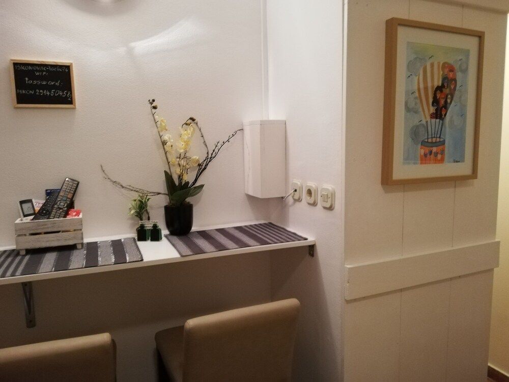 undefined Axis City Center 8