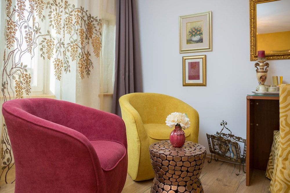 undefined Romantic Luxury Rooms 7