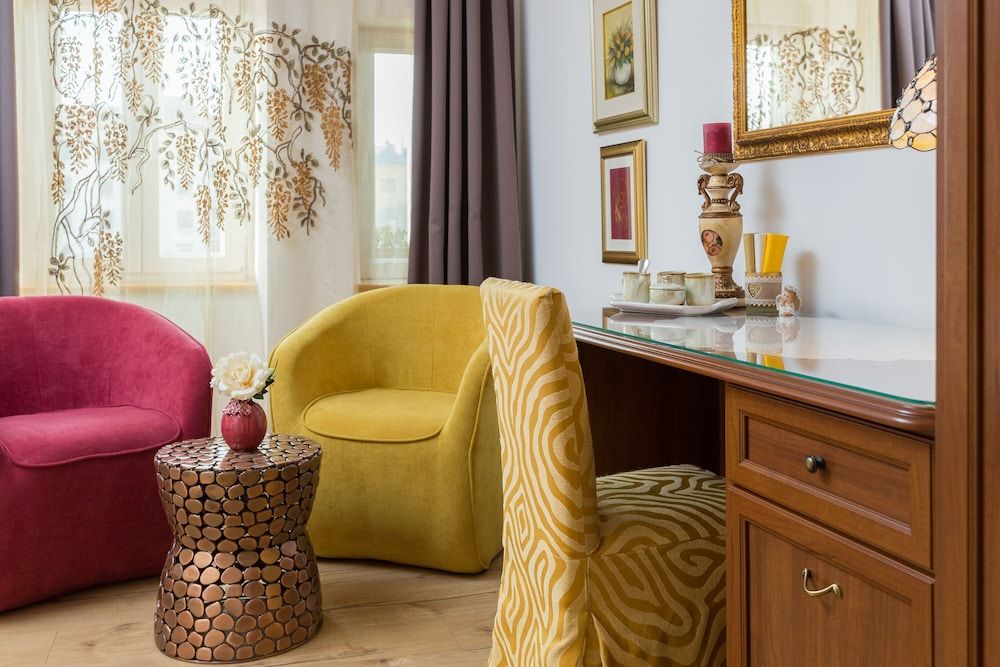 undefined Romantic Luxury Rooms 8