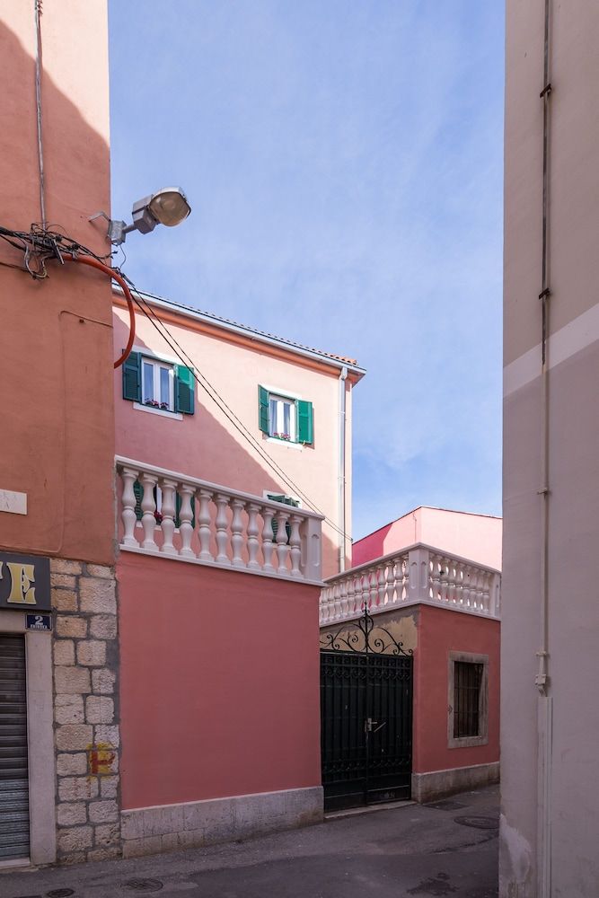 undefined Romantic Luxury Rooms 3