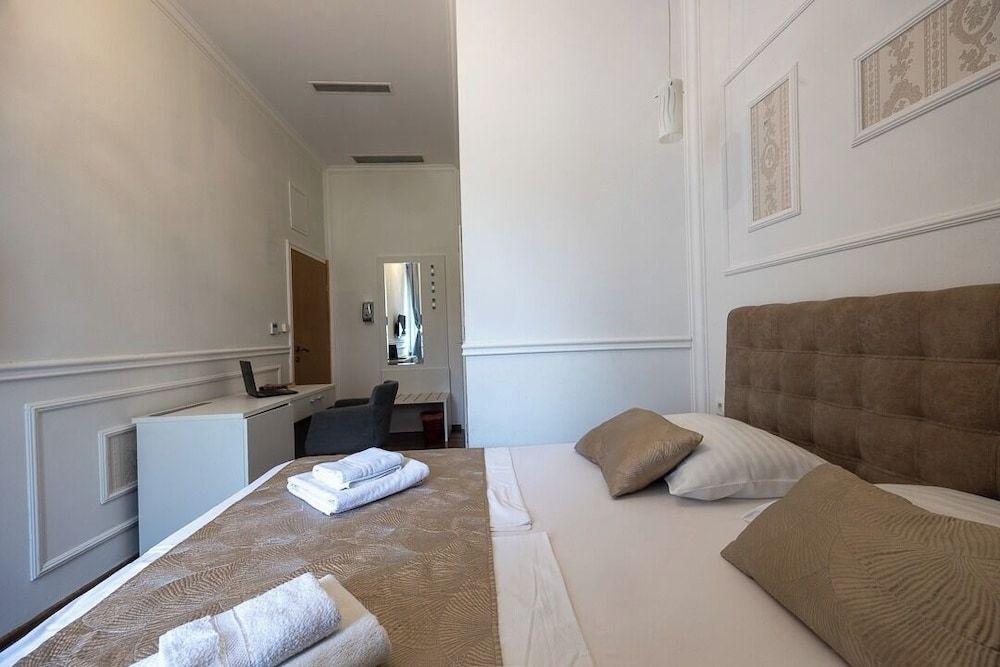 Boutique Hotel Maria Split Deluxe Double Room (Room4) 8