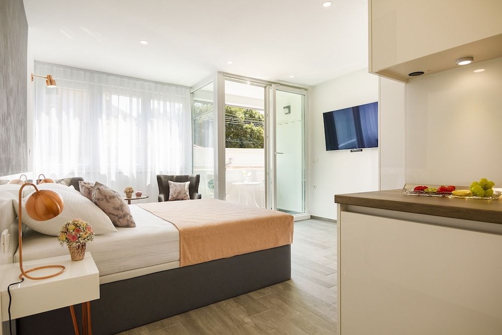 Rose Gold Rooms & Studio With Balcony Studio, Balcony 6