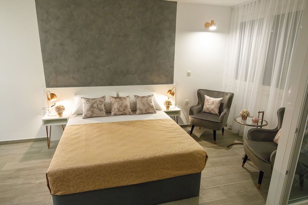 Rose Gold Rooms & Studio With Balcony Studio, Balcony 5