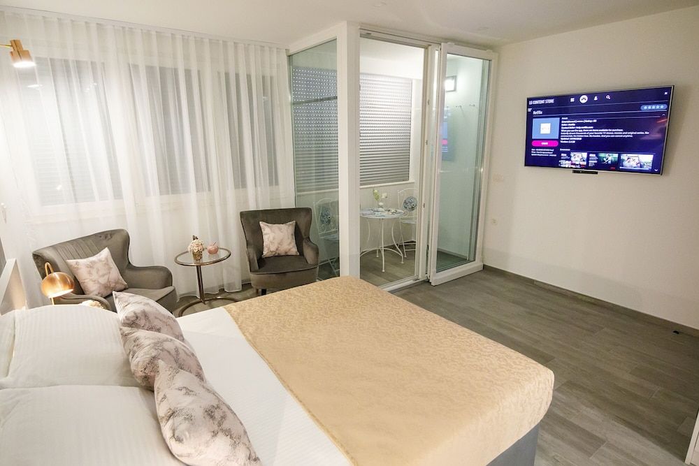 Rose Gold Rooms & Studio With Balcony Studio, Balcony 16