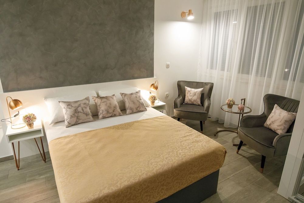 Rose Gold Rooms & Studio With Balcony Studio, Balcony 9