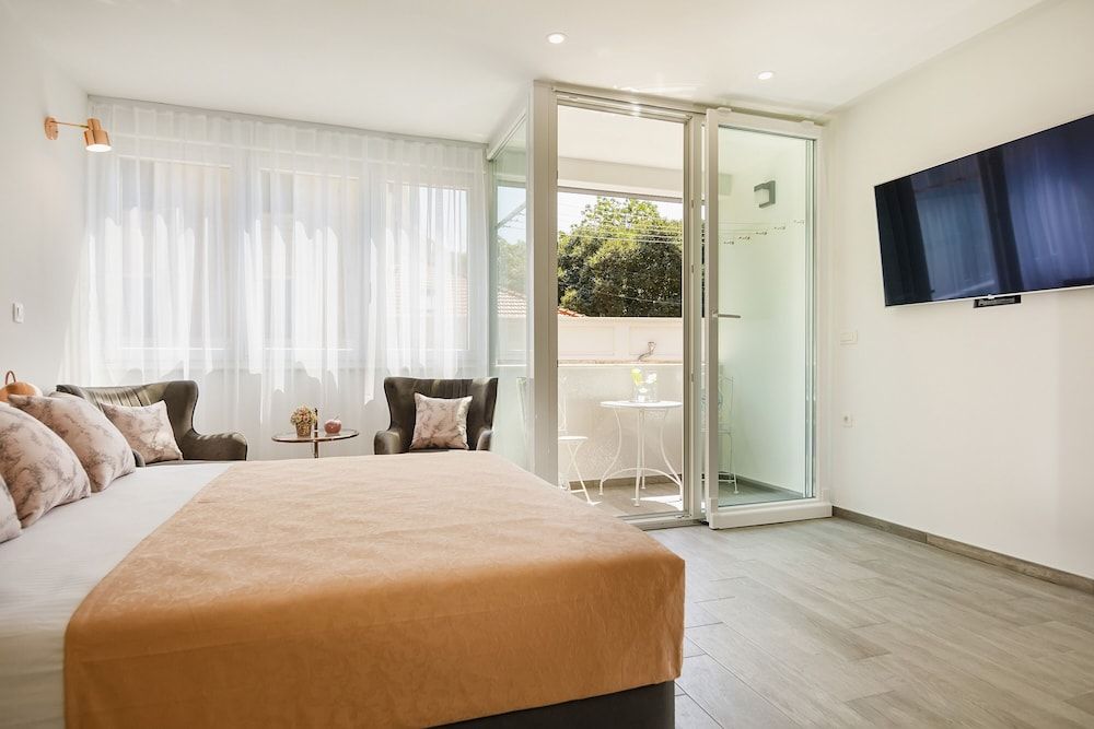 Rose Gold Rooms & Studio With Balcony Studio, Balcony 2