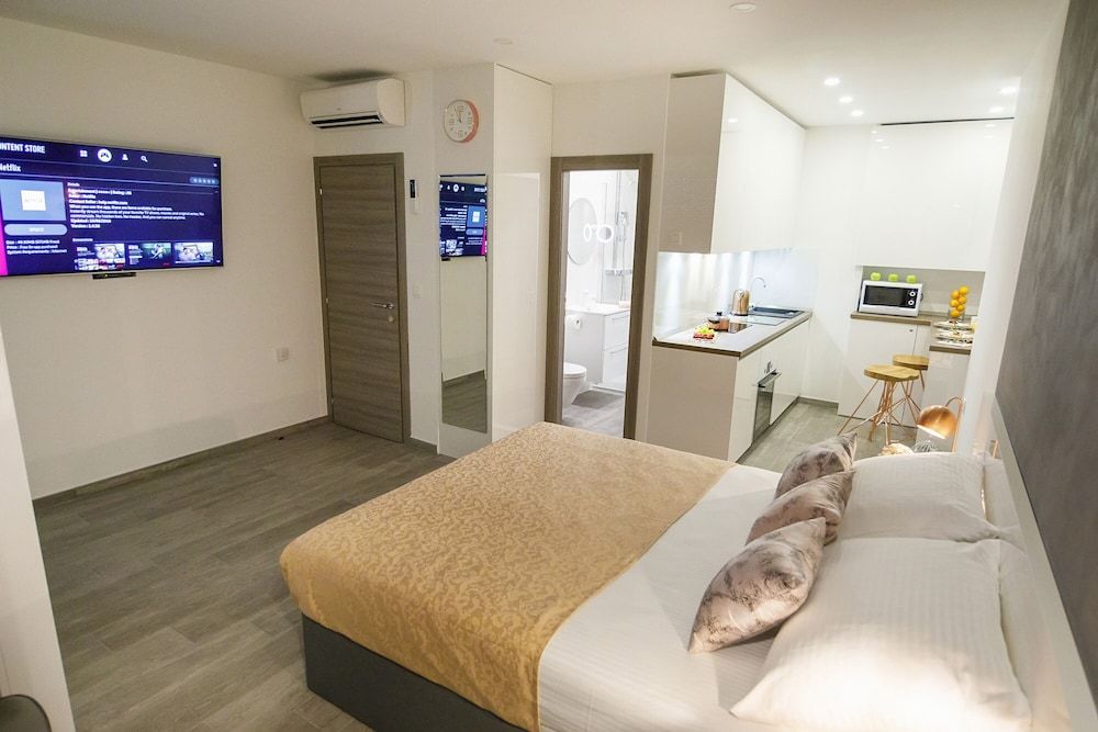 Rose Gold Rooms & Studio With Balcony Studio, Balcony 18