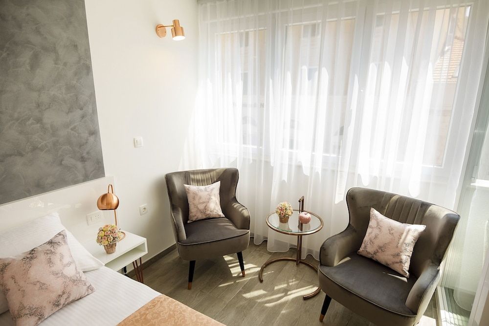 Rose Gold Rooms & Studio With Balcony Studio, Balcony 15