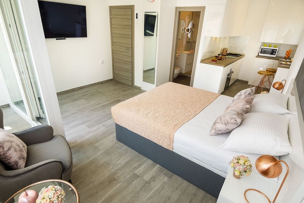 Rose Gold Rooms & Studio With Balcony Studio, Balcony 7