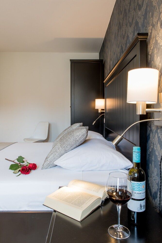 Wind Rose Split Studio 7