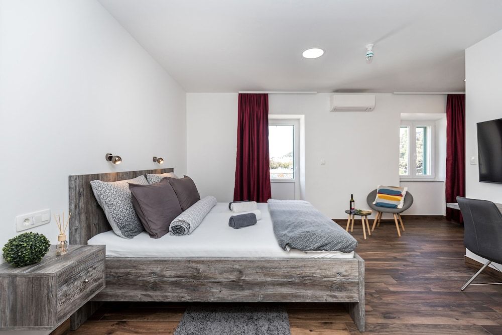 undefined Apinelo Port Rooms