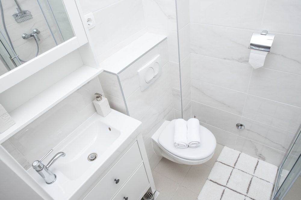 Bishop's Palace Comfort Room (1) 8