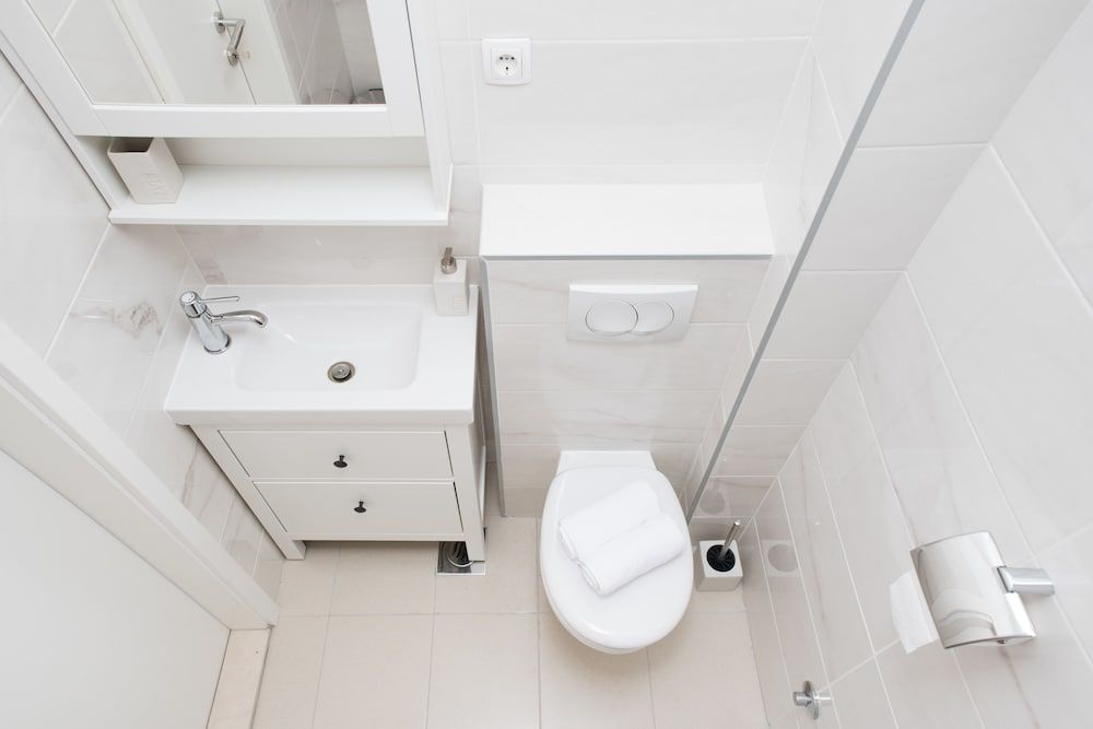 Bishop's Palace Comfort Room (1) 10