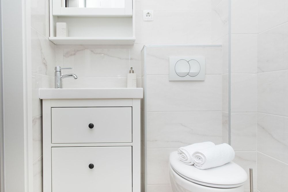 Bishop's Palace Comfort Room (1) 9