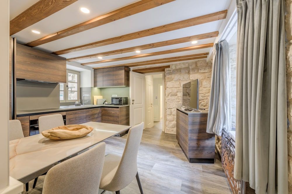 undefined Mint Luxury Rooms