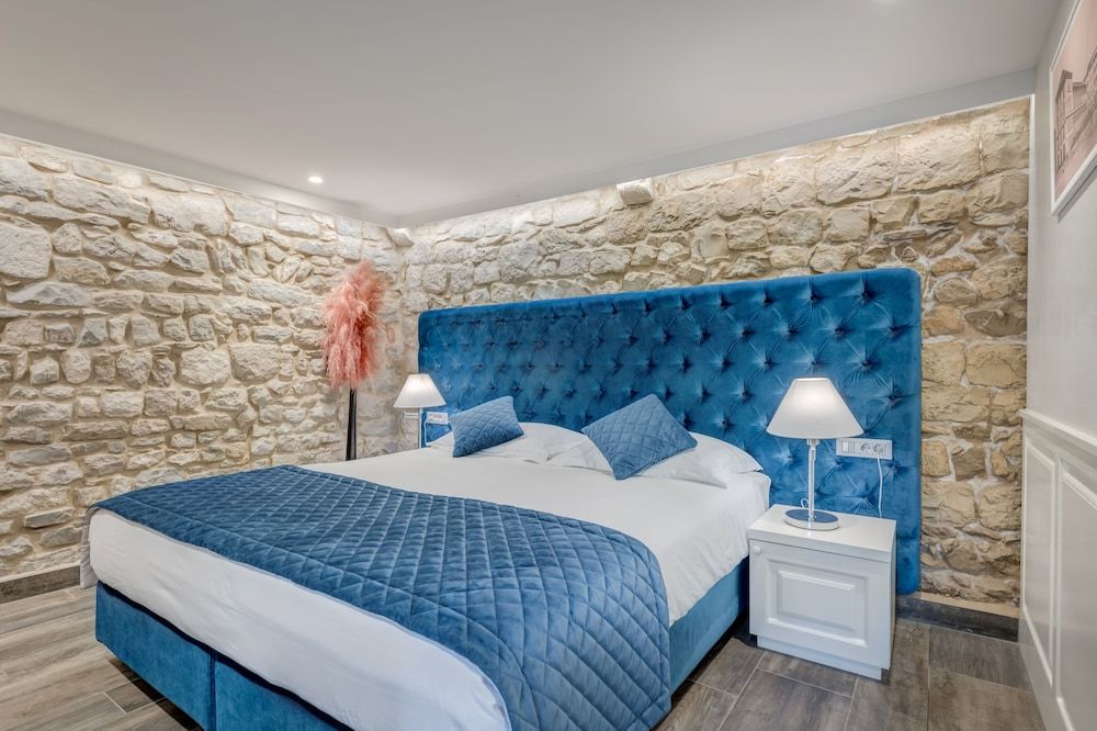 undefined Mint Luxury Rooms 9