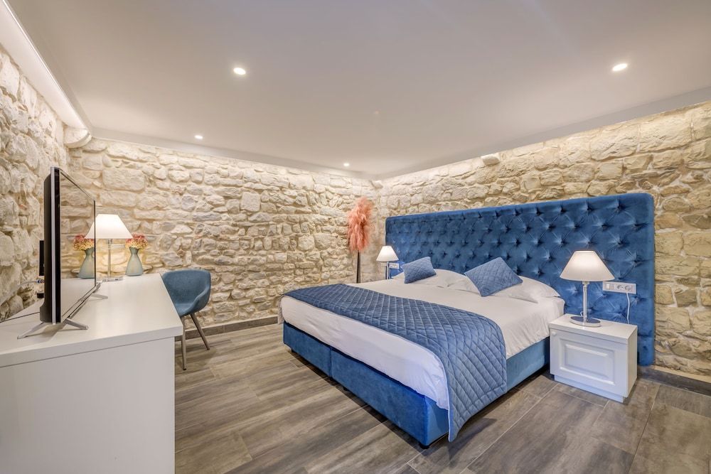 undefined Mint Luxury Rooms 6