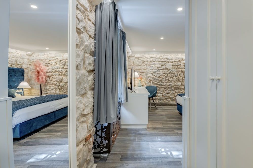 undefined Mint Luxury Rooms 5