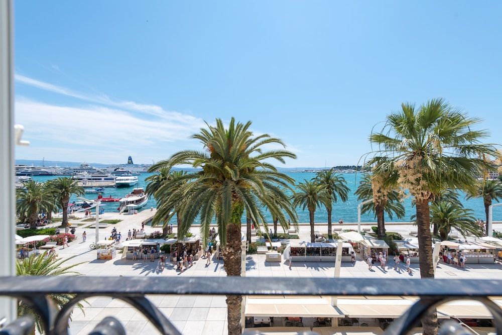 undefined Palms Promenade Luxury Rooms 6