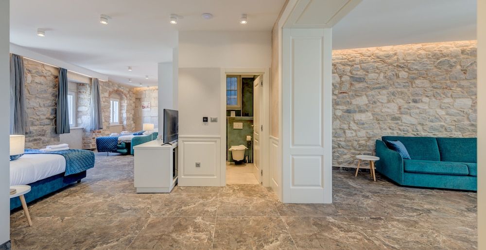 Palms Promenade Luxury Rooms Deluxe Quadruple Room, Sea View 11