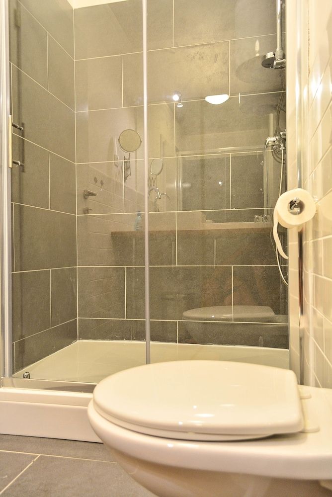 Golden B&B Standard Room, Partial Sea View 7