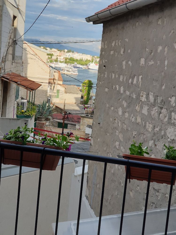 Golden B&B Standard Room, Partial Sea View 5