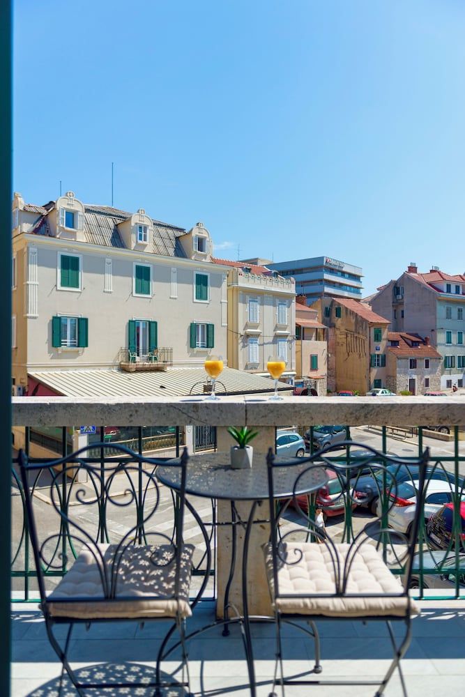 undefined 48 Rooms Split 5