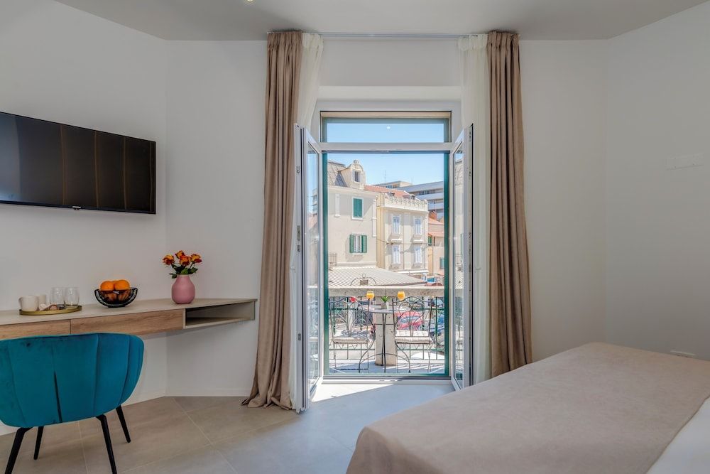 48 Rooms Split Comfort Double or Twin Room 17