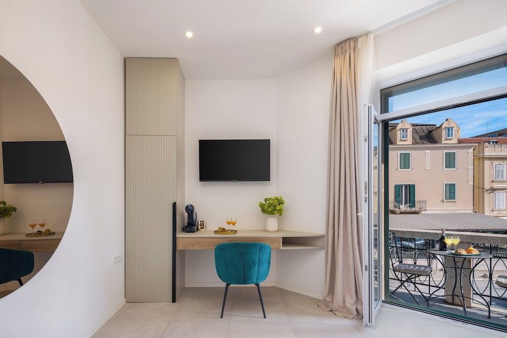 48 Rooms Split Comfort Double or Twin Room 15