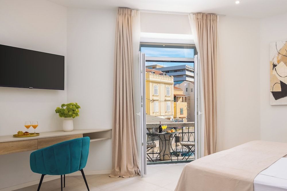 48 Rooms Split Comfort Double or Twin Room 19