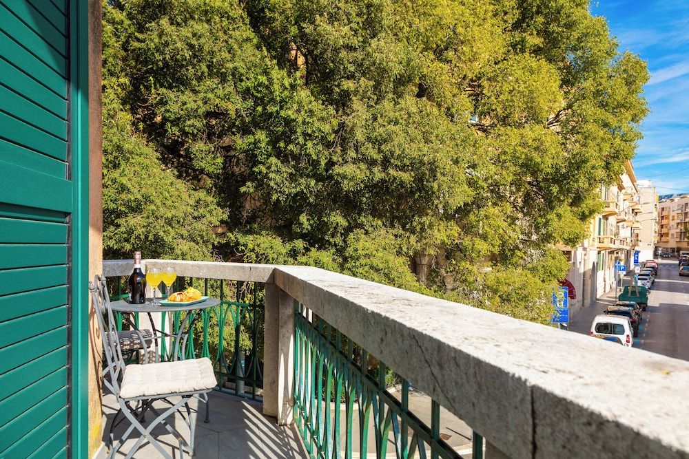 48 Rooms Split Comfort Double or Twin Room 9